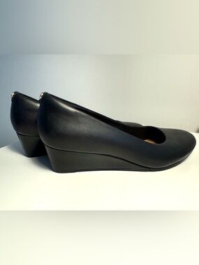 Clarks Size 8 Leather Wedge Pumps - Streamlined Slip-On - Gold Detail